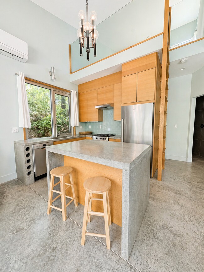 Building Photo - Fabulous "Microhome" in Kenilworth Area!