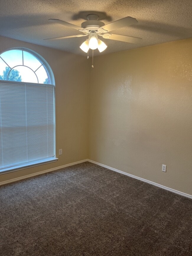 Building Photo - Beautiful Mansfield home! Fresh paint, clean, and renovated!