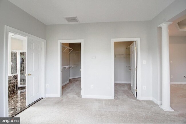 Building Photo - 2150 Chestnut Ln
