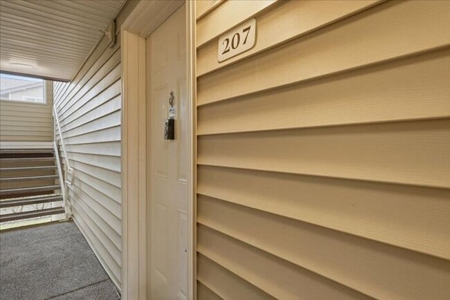 Building Photo - $1,995 • Modern 2BR Condo in Tanasbourne – Garage Included!