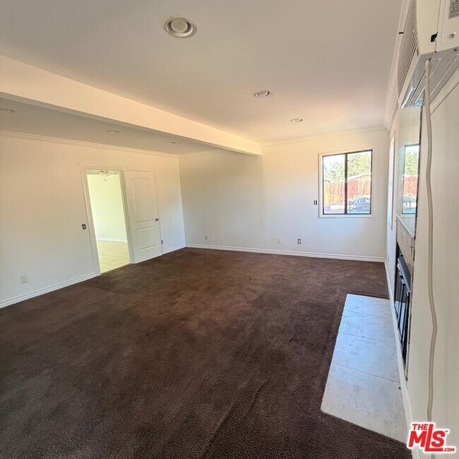 Building Photo - 38232 Delacour Dr