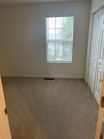 Building Photo - 374 Woodstock Ln