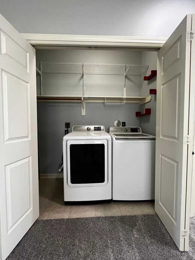 Building Photo - 1773 Aden Dr