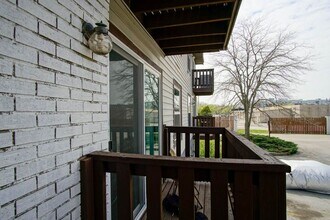 Building Photo - 3 Bedroom Apartment Near Campus