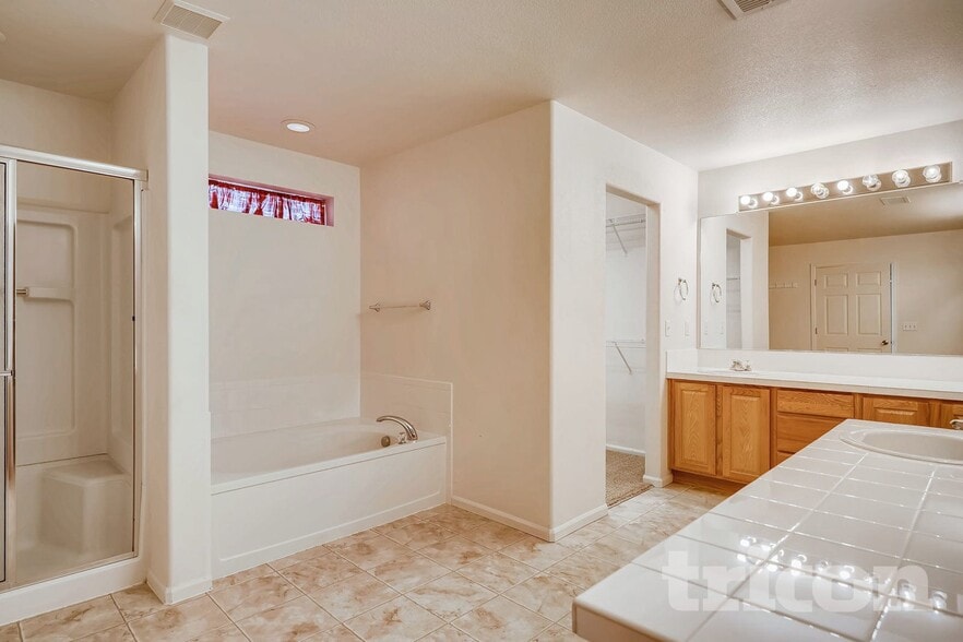 Building Photo - 11858 Idalia St