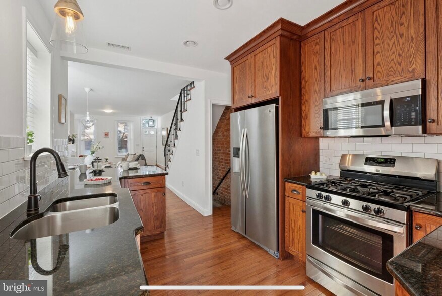 Building Photo - 616 S Bambrey St