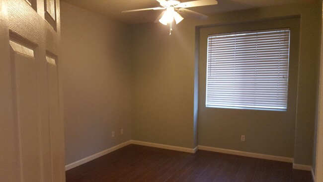 Building Photo - Beautiful 2 bed 2.5 bath in Natomas!