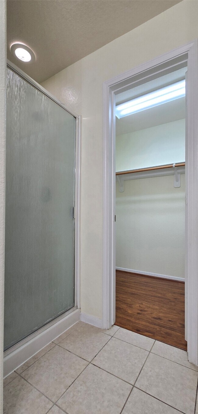 Building Photo - 15215 Benson Landing Dr