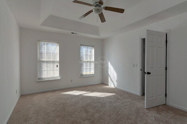 Building Photo - Beautiful 4 Bedroom 2.5 Bathroom Home with...