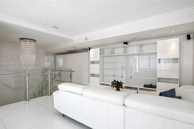 Building Photo - 1830 S Ocean Dr