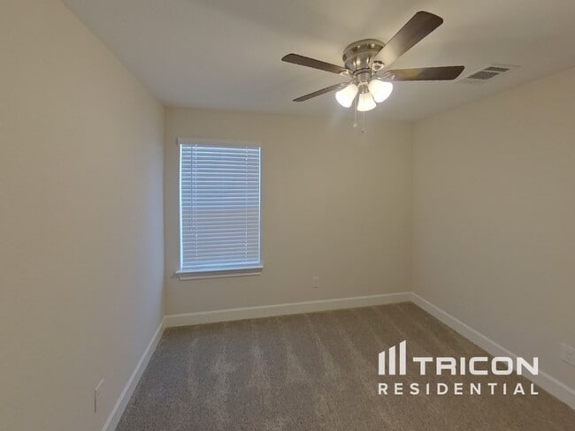 Building Photo - 1209 Bullock Dr