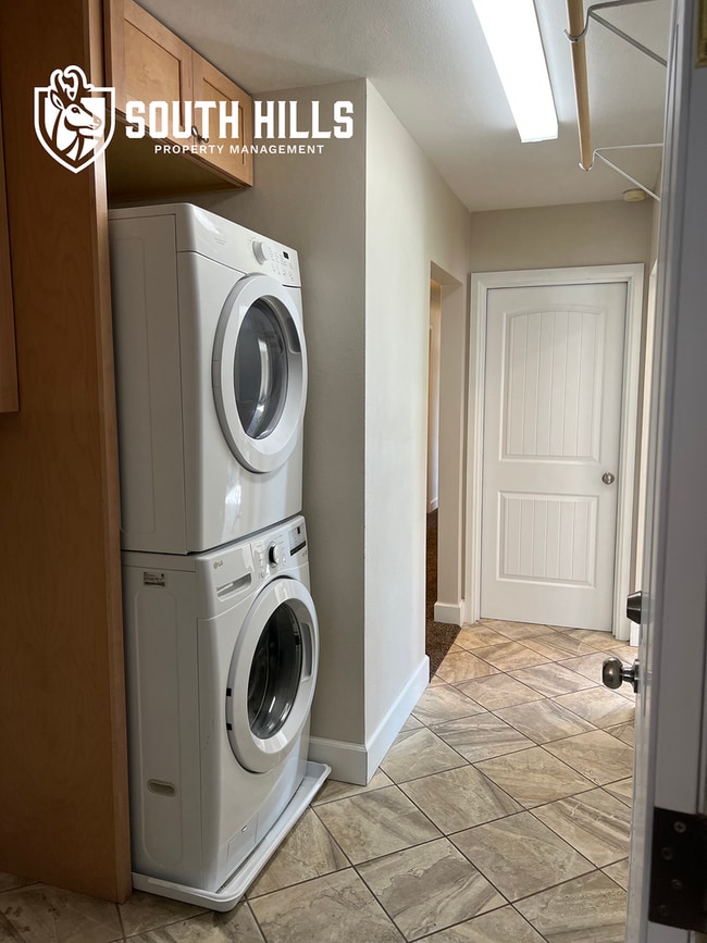 Building Photo - 3bed/2bath w/finished basement, landscaping & Water, Sewer, Trash Included, RV Parking