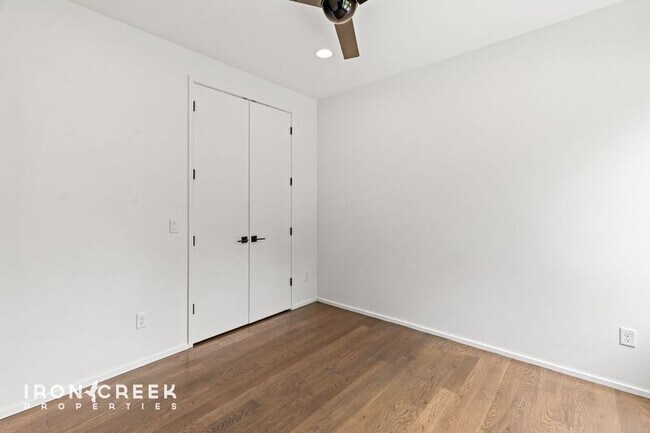 Building Photo - 54 Branning St