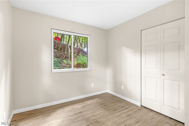 Building Photo - 167 N Seiberling St