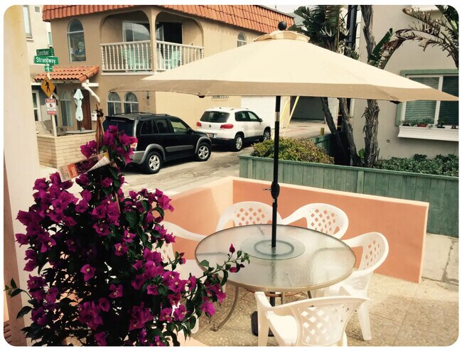 Portion of community patio - 3990 Strandway