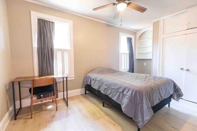 Building Photo - Charming 3 bedroom/ 2 Bathroom house in Br...