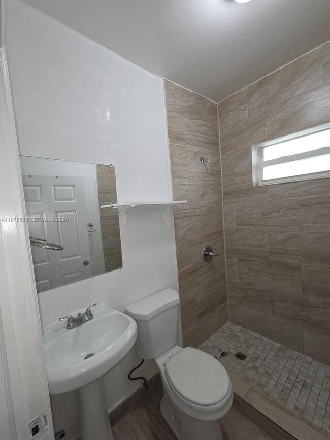 Building Photo - 337 SW 10th Ave