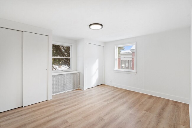 Building Photo - SCORE 50% OFF 1ST MONTH'S RENT IF SIGNED BY DEC 19! Stunning 3 bedroom home in East Pittsburgh av...