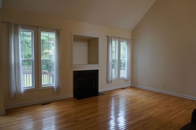 Building Photo - 3 Bedroom 2.5 Bathroom with a Bonus Room located in Creeks Edge Subdivision in Sneads Ferry!