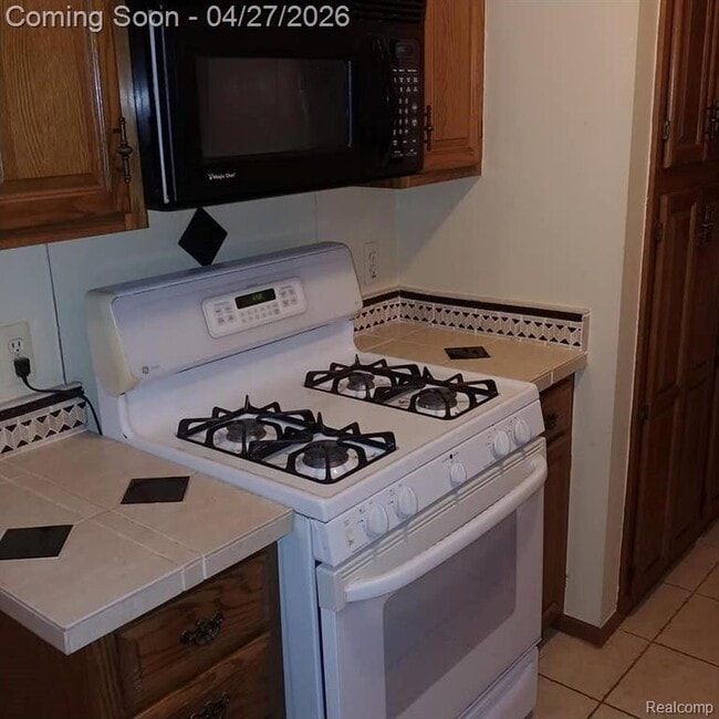 Building Photo - 205 Pineview Ct