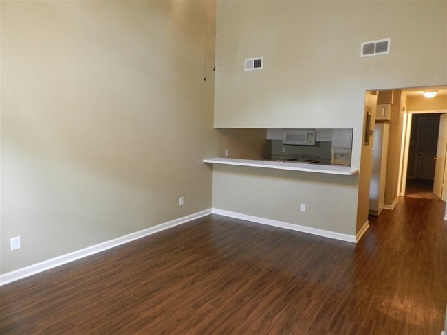 Building Photo - 2388 Parrot Ln