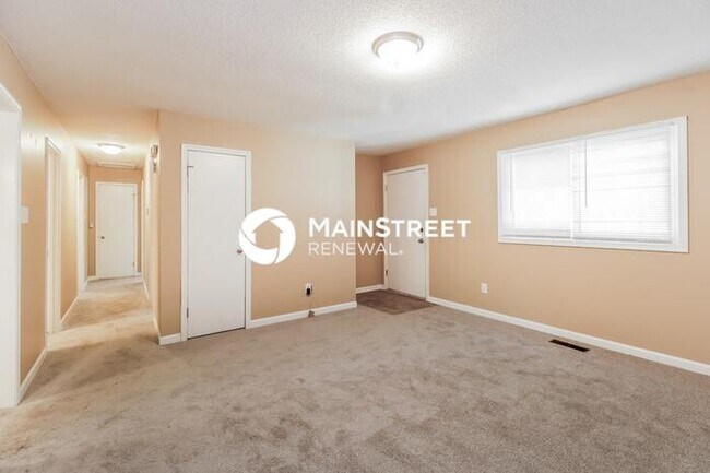 Building Photo - 3 Bedroom Pet-Friendly Home in Jamestown, ...