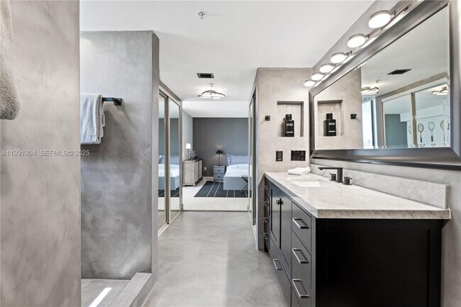 Building Photo - 1900 Sunset Harbour Dr