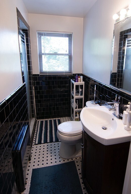 Building Photo - 9 Reservoir Rd