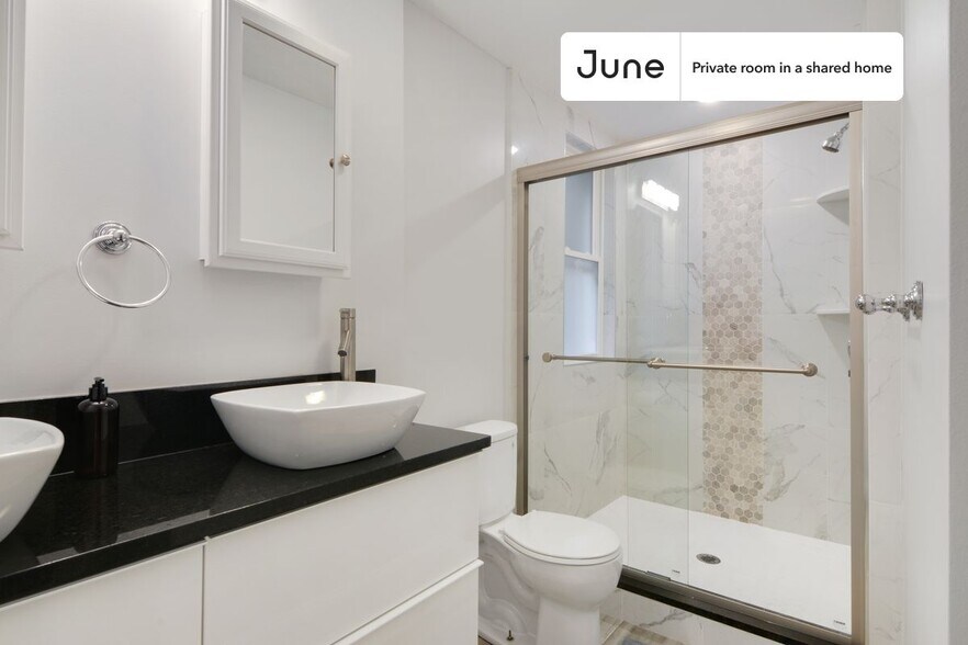 Building Photo - Room in Shared 5 bed/2 bath home