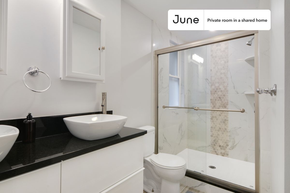 Building Photo - Room in Shared 5 bed/2 bath home in Allston