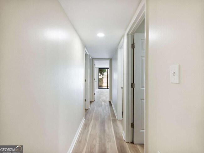 Building Photo - 605 Candler St