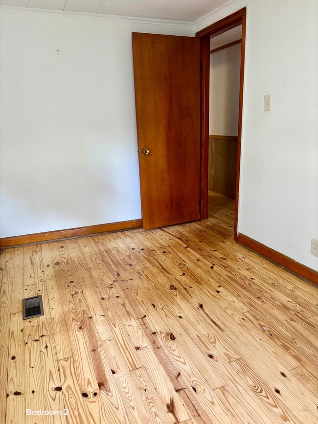 Building Photo - 1062 College Ave