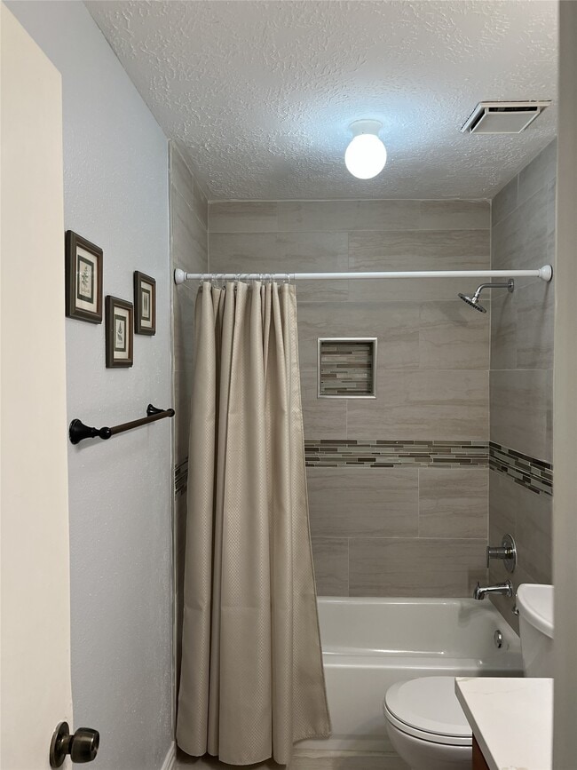 Building Photo - 3061 Walnut Springs Dr