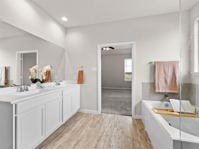 Building Photo - 4919 Bella Danielle Ct