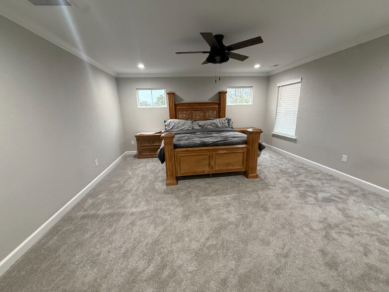 Building Photo - 1614 Hawthorne Dr