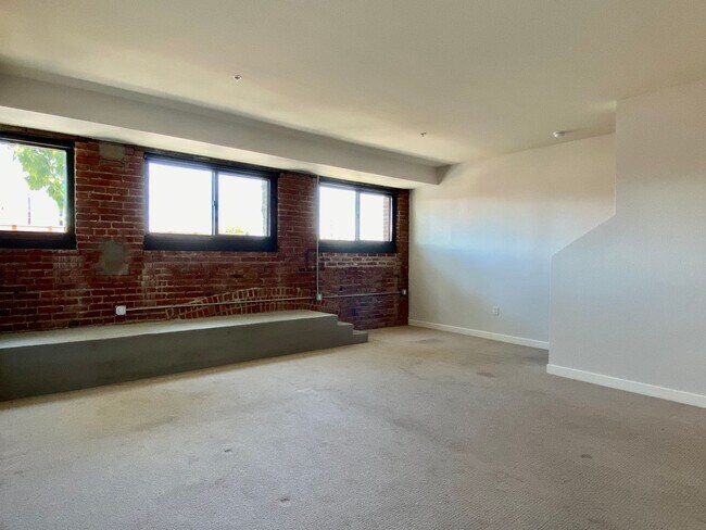 Building Photo - Modern Plant 51 Condo with Downtown Views | Secure Access | GE Café Appliances | Dogs Welcome