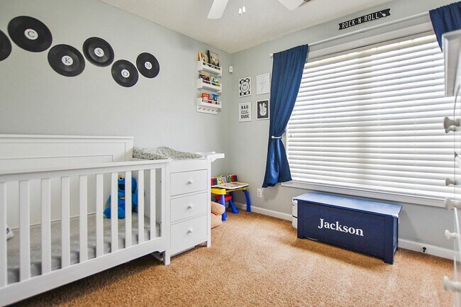 Building Photo - Dog Friendly Four Bedroom!