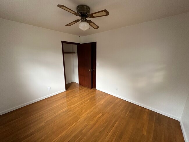 Building Photo - Brinwood Property APT A