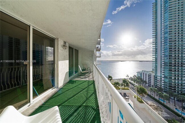 Building Photo - 1200 Brickell Bay Dr