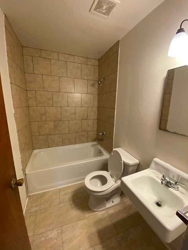 Building Photo - 3/1 in Shelby, NC close to Hwy 74 and uptown Shelby