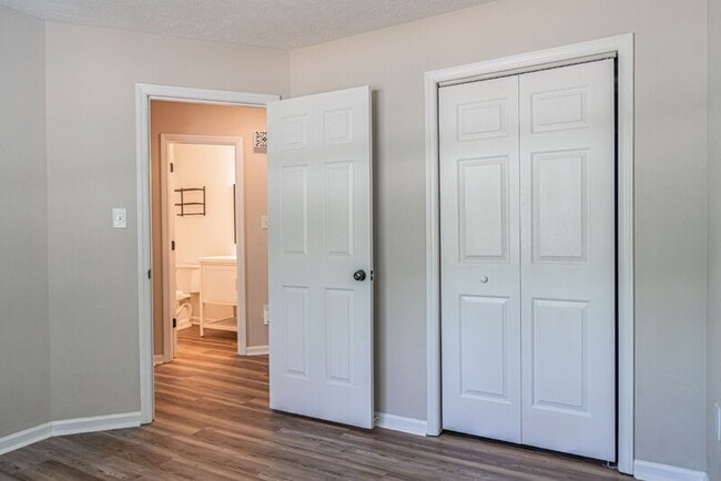 Building Photo - 1355 Longleaf Dr E
