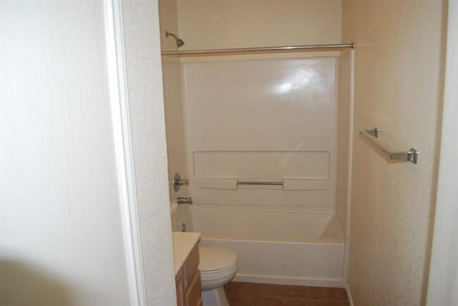 Building Photo - 161 Beech Dr