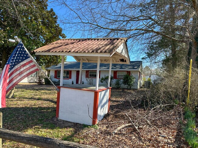 Building Photo - Charming Riverside Retreat: 3-Bedroom, 2-B...