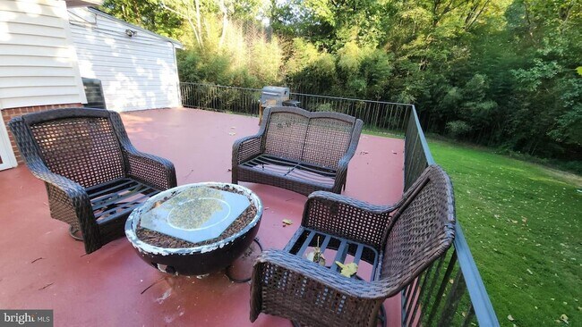 Building Photo - 12411 Thompson Rd