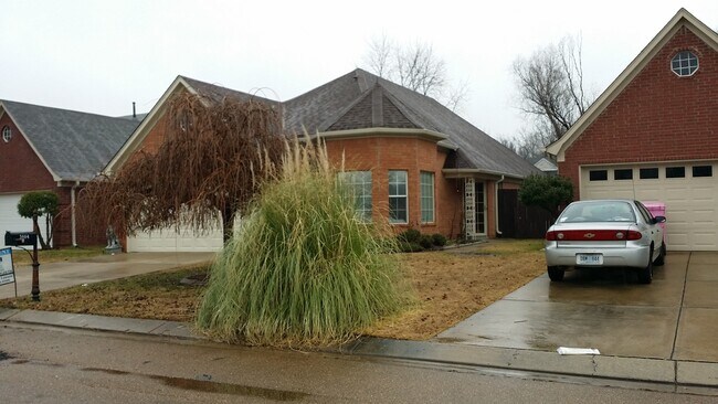 Building Photo - 5884 Alexandria Ln