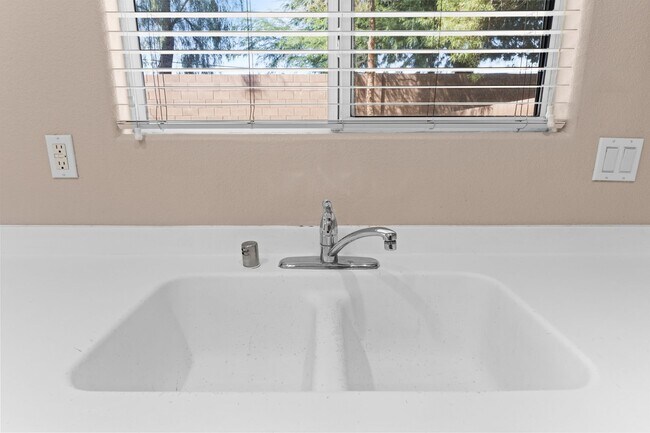 Building Photo - NW!! GATED!! Playground!!!Low maintenance ...