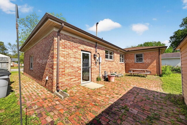 Building Photo - 204 Cleopatra Ct