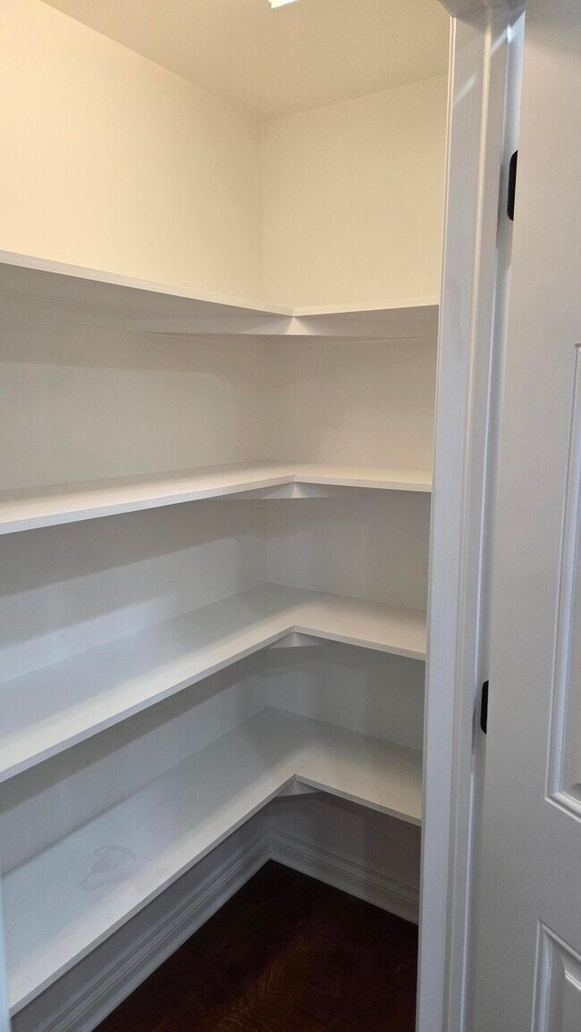 Building Photo - 934 W Huron St