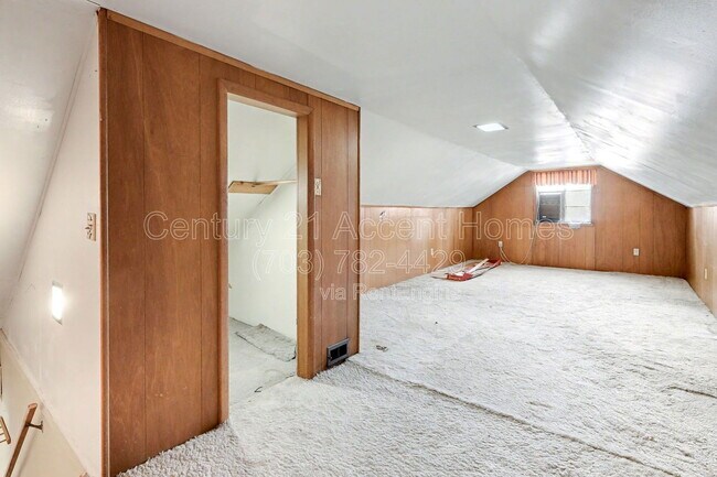 Building Photo - 3107 Valley Ln