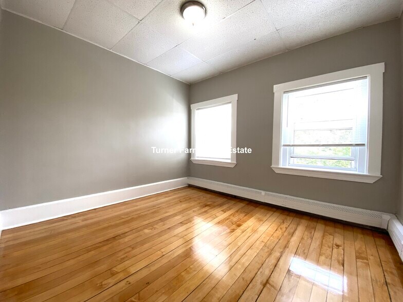 Building Photo - 270 Bowdoin St